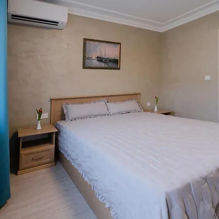 Coop Apartments, Apartment
